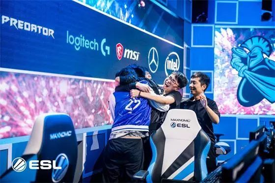 队时依然具 队时依然具